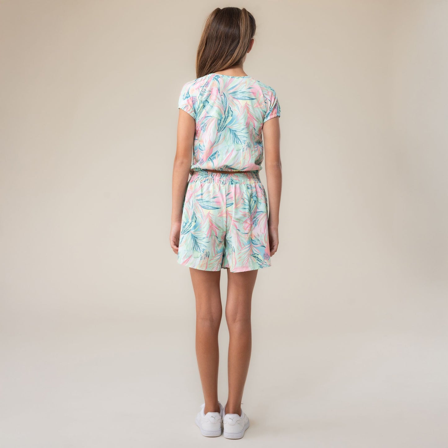 Loose-fitting mint green girls' shorts
